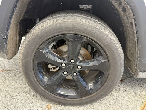 Certified 2023 Jeep Grand Cherokee Altitude AWD/4WD image 15