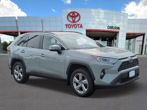 Used 2021 Toyota RAV4 XLE Premium AWD/4WD image 5