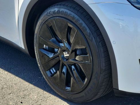 Used 2021 Tesla Model Y Long Range AWD/4WD image 12