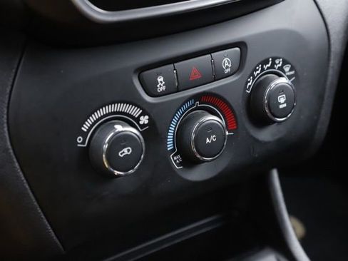 Used 2019 Jeep Cherokee Sport image 23