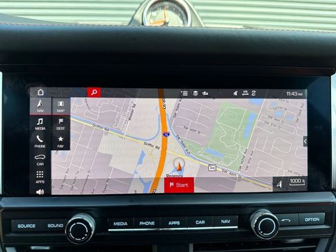 Certified 2021 Porsche Macan S AWD/4WD image 31