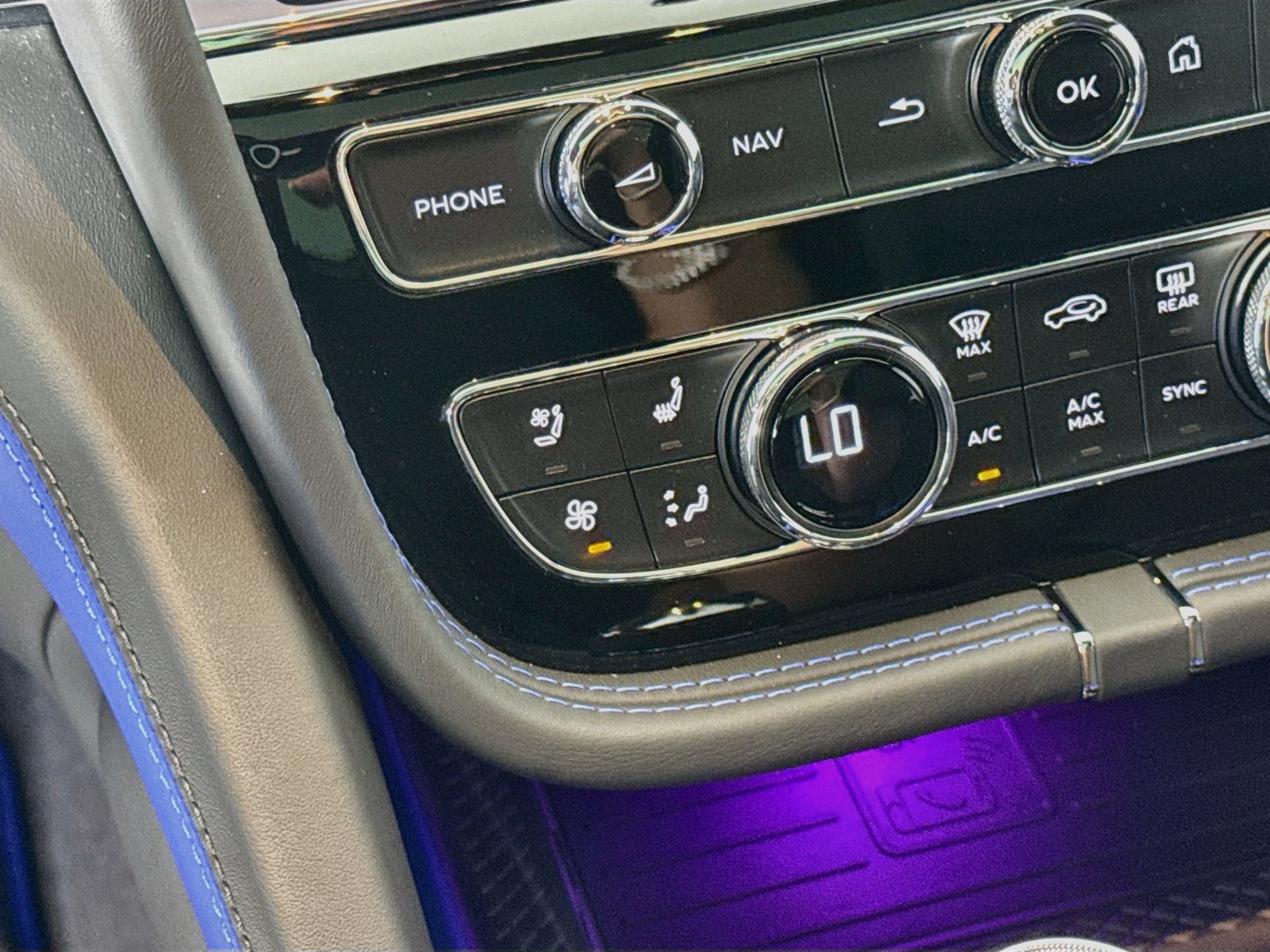 Certified 2025 Bentley Bentayga AWD/4WD image 20