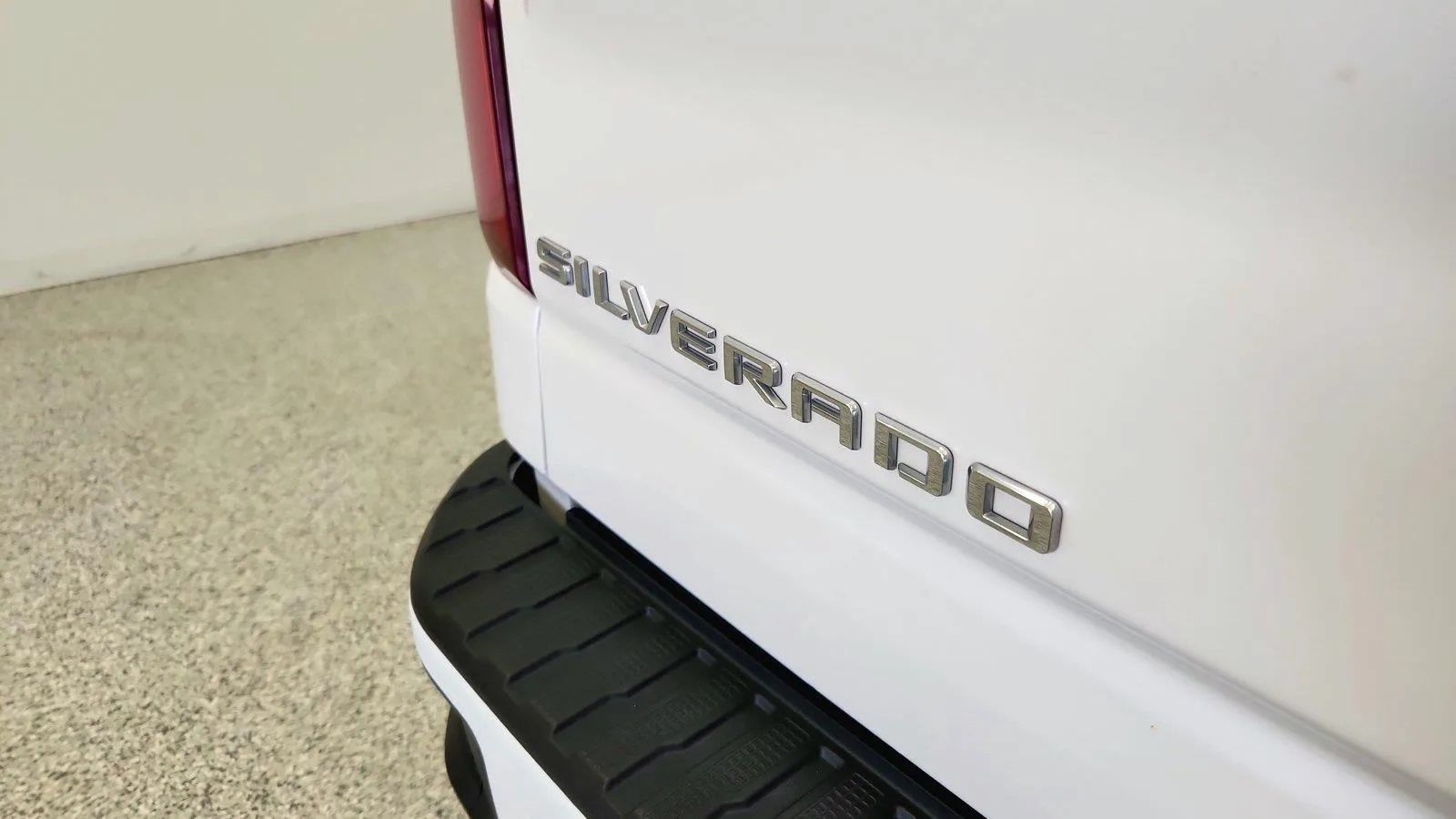 Used 2023 Chevrolet Silverado 1500 High Country w/ High Country Premium Package AWD/4WD image 39