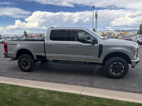 Used 2024 Ford F250 Lariat w/ Tremor Off-Road Package AWD/4WD image 4