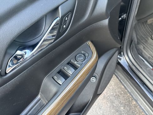 Used 2021 GMC Acadia SLE w/ Driver Convenience Package image 17