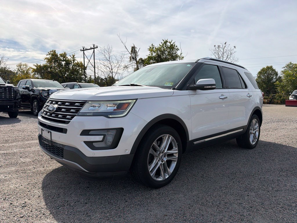 Used 2017 Ford Explorer Limited w/ Equipment Group 301A AWD/4WD image 3