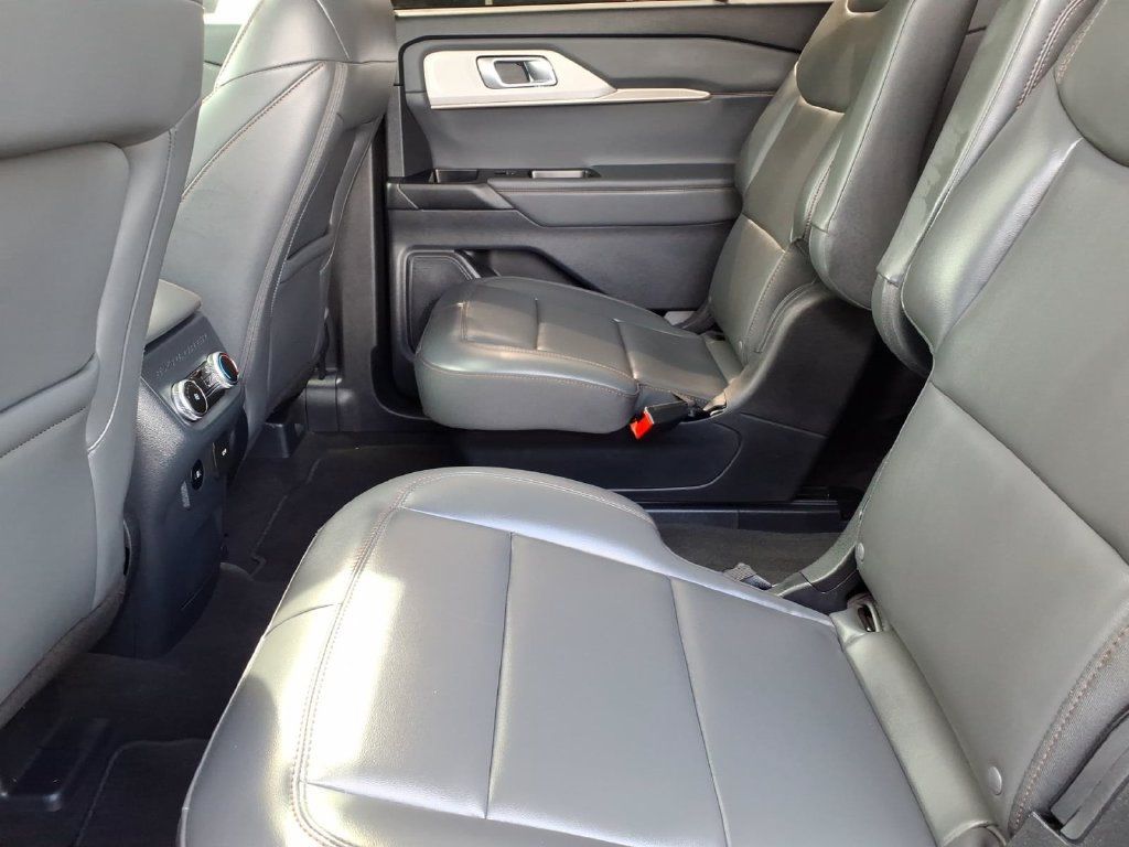 Used 2025 Ford Explorer Active w/ Active Comfort Package AWD/4WD image 18