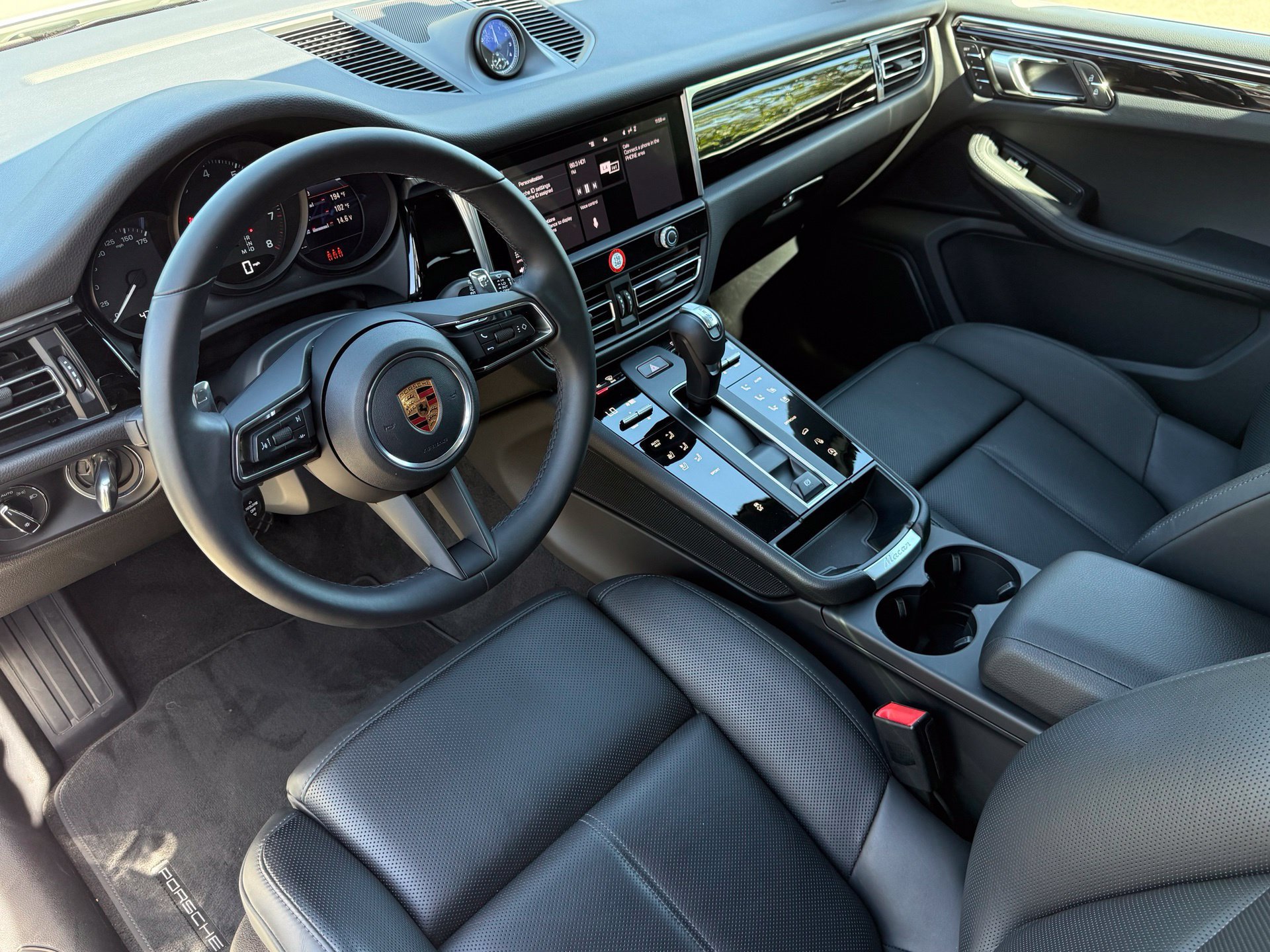 Used 2026 Porsche Macan AWD/4WD image 4
