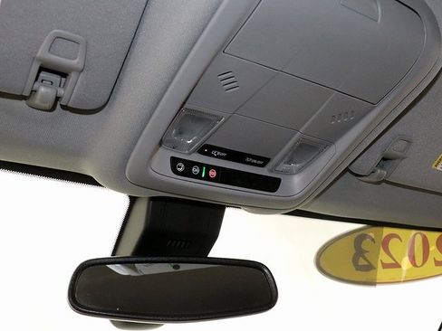 Used 2023 GMC Terrain SLE w/ Driver Convenience Package image 21