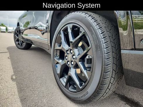 Used 2025 Chevrolet Traverse RS AWD/4WD image 17