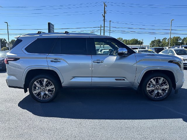 Used 2025 Toyota Sequoia Capstone AWD/4WD image 9