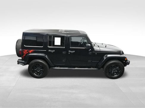 Used 2016 Jeep Wrangler Unlimited Sahara AWD/4WD image 35