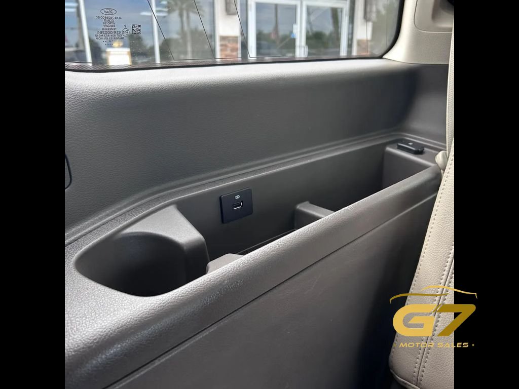 Used 2019 Ford Expedition XLT w/ Equipment Group 202A AWD/4WD image 29