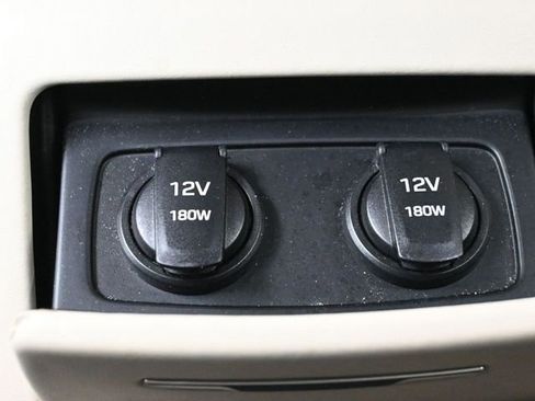 Used 2018 Genesis G90 3.3T Premium RWD image 12