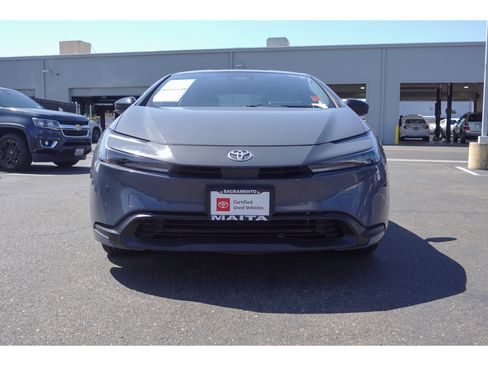 Certified 2025 Toyota Prius LE FWD image 8