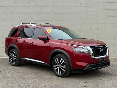Used 2023 Nissan Pathfinder Platinum AWD/4WD image 16
