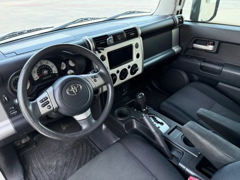 Used 2011 Toyota FJ Cruiser 2WD w/ Convenience Pkg image 11