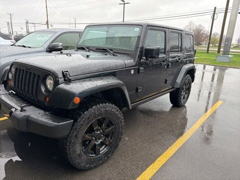 Used 2014 Jeep Wrangler Unlimited Sahara image 3