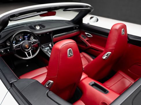 Used 2019 Porsche 911 Turbo image 75