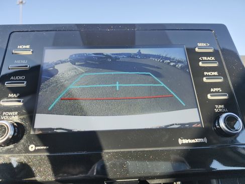 Used 2022 Toyota Camry SE image 2