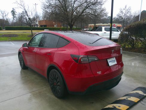Used 2023 Tesla Model Y Long Range image 9