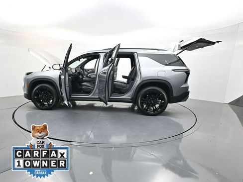Used 2025 Chevrolet Traverse LT FWD image 40