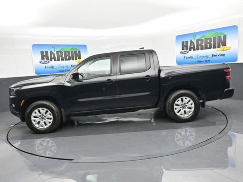 Used 2022 Nissan Frontier SV w/ Technology Package image 2