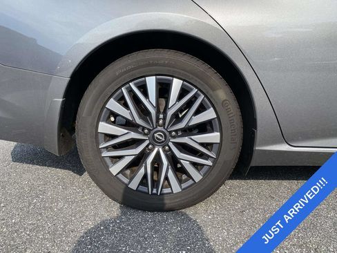 Used 2023 Nissan Altima 2.5 SV FWD image 9