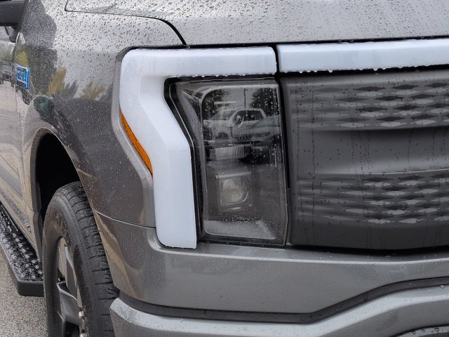 Used 2025 Ford F150 Lightning Flash AWD/4WD image 9