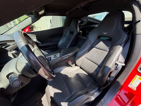 Used 2017 Chevrolet Corvette Z06 w/ Z07 Performance Package RWD image 12