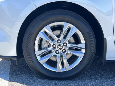 Used 2024 Toyota Sienna Limited image 10
