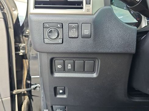 Used 2015 Lexus GX 460 image 26