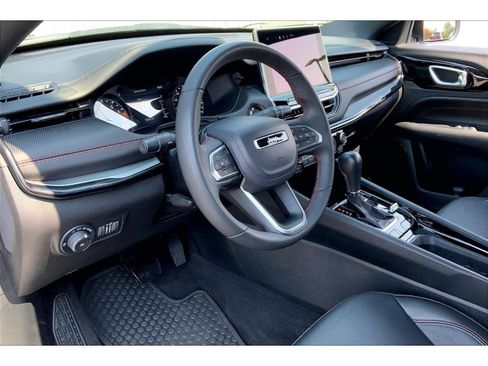 Used 2024 Jeep Compass Trailhawk AWD/4WD image 13