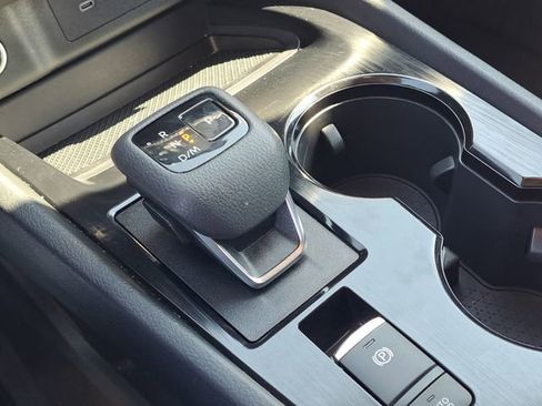 Used 2023 Nissan Rogue SV image 16