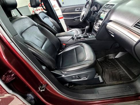 Used 2018 Ford Explorer XLT w/ Equipment Group 202A image 18