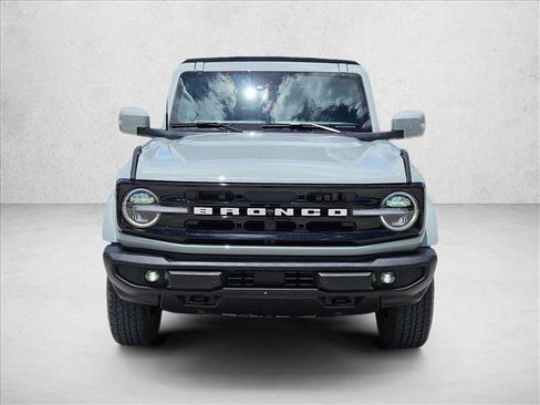 Used 2024 Ford Bronco Outer Banks AWD/4WD image 2