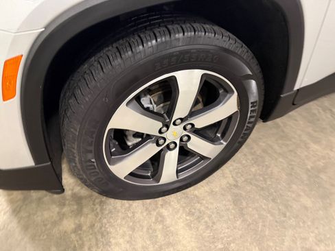 Used 2022 Chevrolet Traverse LT w/ LT Premium Package image 38