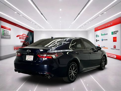 Used 2021 Toyota Camry SE FWD image 7