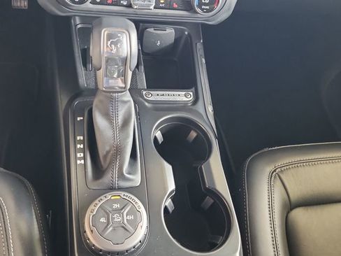 Used 2025 Ford Bronco Outer Banks AWD/4WD image 18