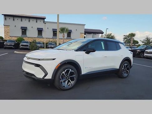 New 2026 Chevrolet Equinox EV LT image 32