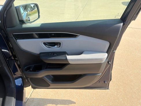 Certified 2025 Honda Pilot EX-L image 31
