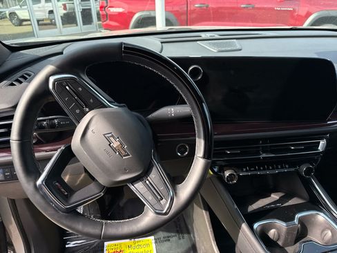Used 2024 Chevrolet Traverse Z71 w/ Enhanced Driving Package AWD/4WD image 10