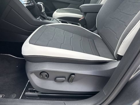 New 2026 Volkswagen Taos SE FWD image 13