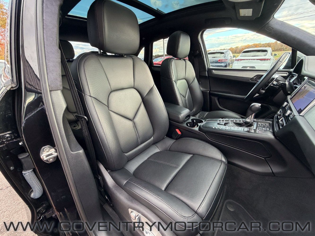 Used 2020 Porsche Macan Turbo AWD/4WD image 44