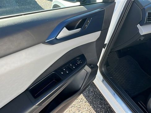 Used 2022 Volkswagen Taos SE image 12