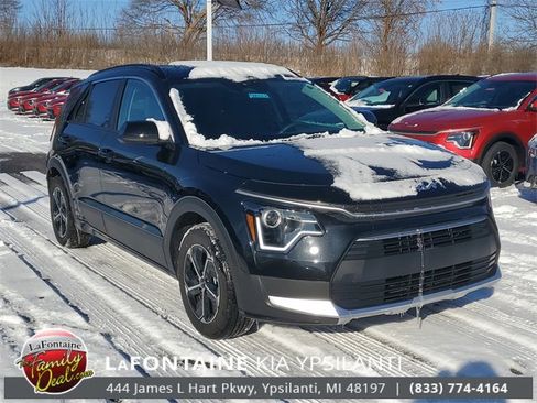 Certified 2025 Kia Niro LX image 3
