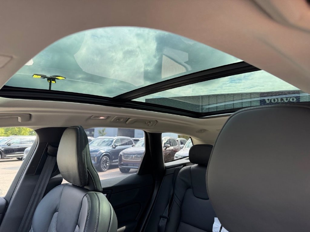Certified 2026 Volvo XC60 B5 Ultra AWD/4WD image 7