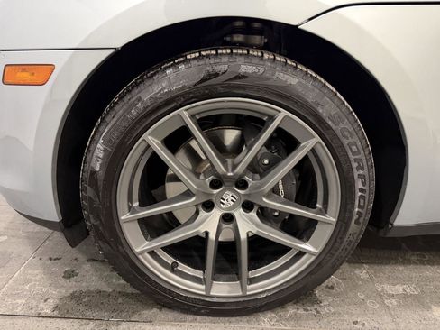 Used 2025 Porsche Macan Turbo image 10