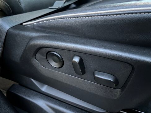 Used 2024 GMC Yukon XL SLT image 15