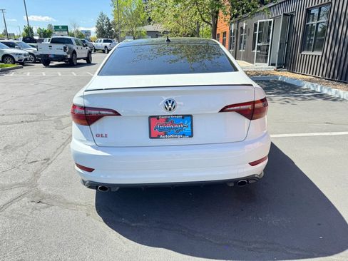 Used 2019 Volkswagen Jetta GLI FWD image 4
